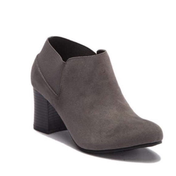 New w/box Italian Shoemakers ankle bootie size 7 - Picture 2 of 7